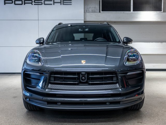 Certified 2025 Porsche Macan image 11