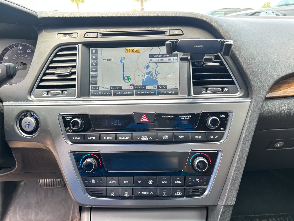 Used 2015 Hyundai Sonata Limited w/ Option Group 05 FWD image 16