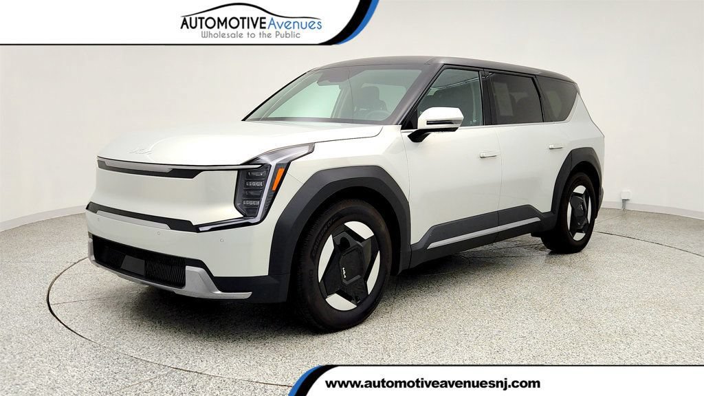 Used 2026 Kia EV9 Light RWD image 1