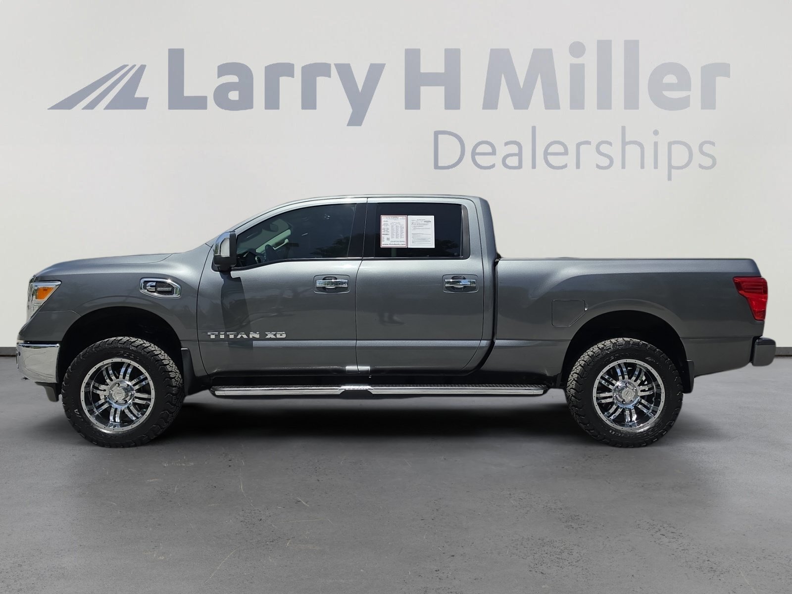 Used 2016 Nissan Titan SL AWD/4WD image 2