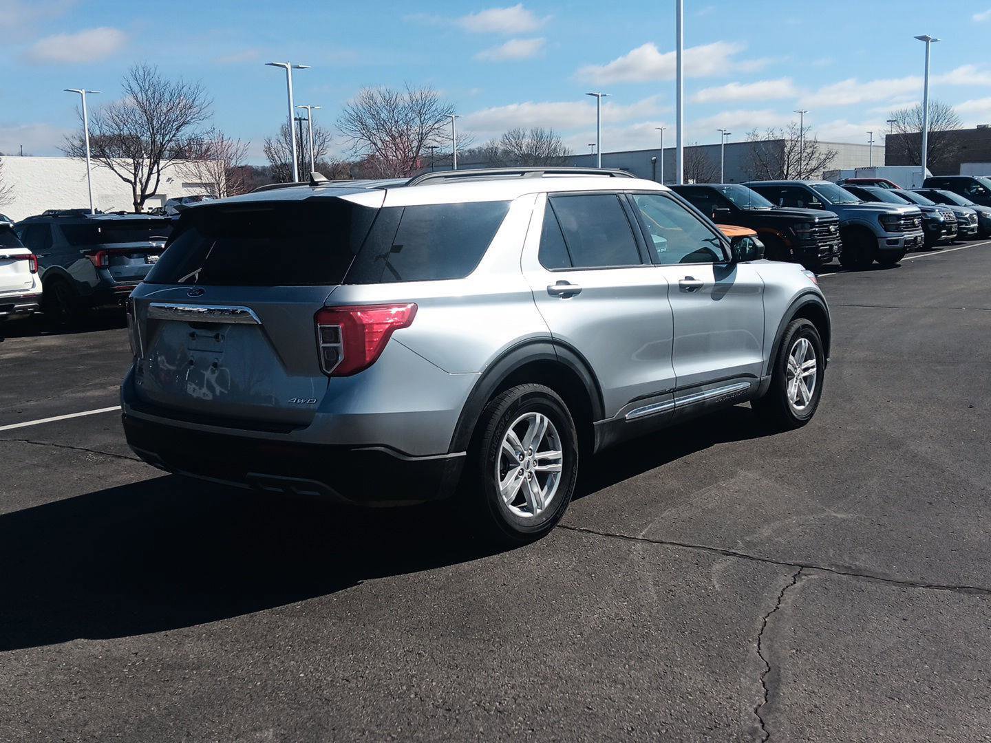 Used 2024 Ford Explorer XLT w/ Equipment Group 202A image 5