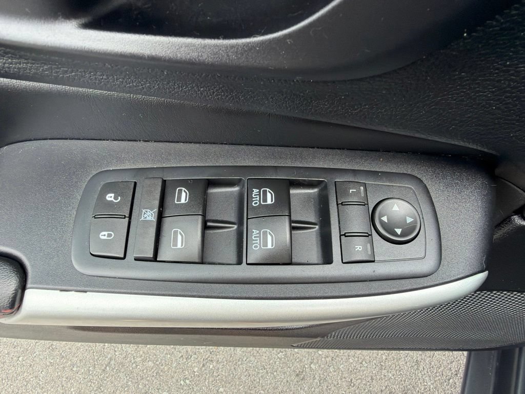Used 2017 Jeep Cherokee Trailhawk w/ Comfort/Convenience Group AWD/4WD image 26