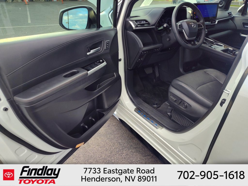 Certified 2025 Toyota Sienna Limited FWD image 7