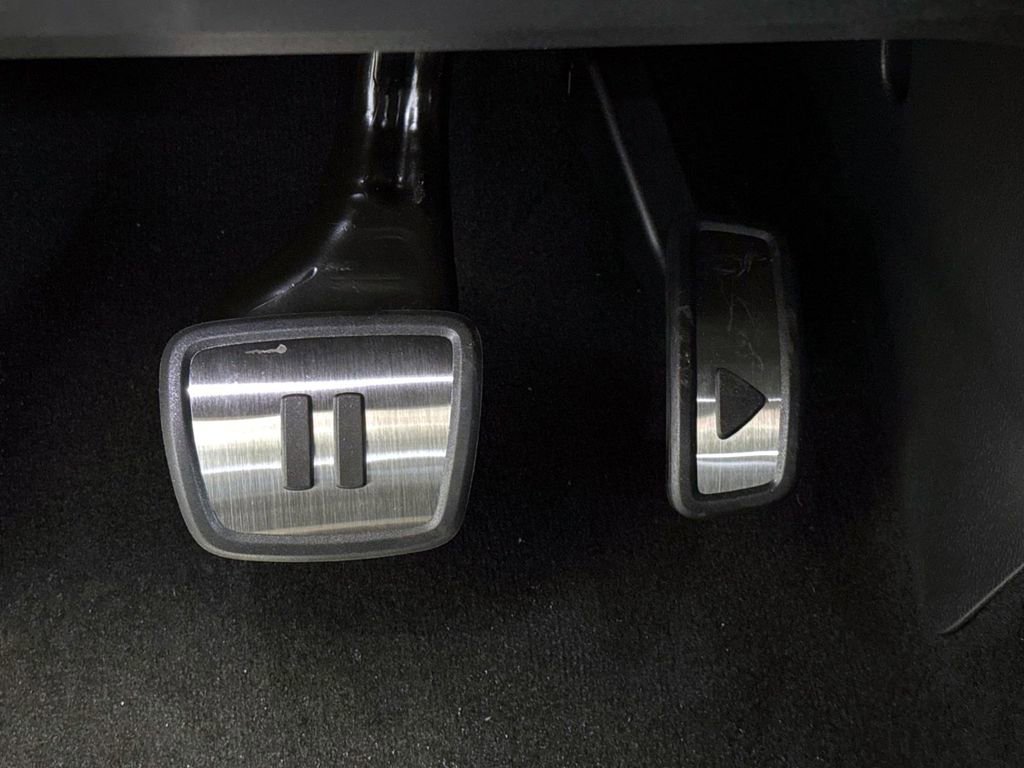 New 2025 Volkswagen ID. Buzz Pro S image 17