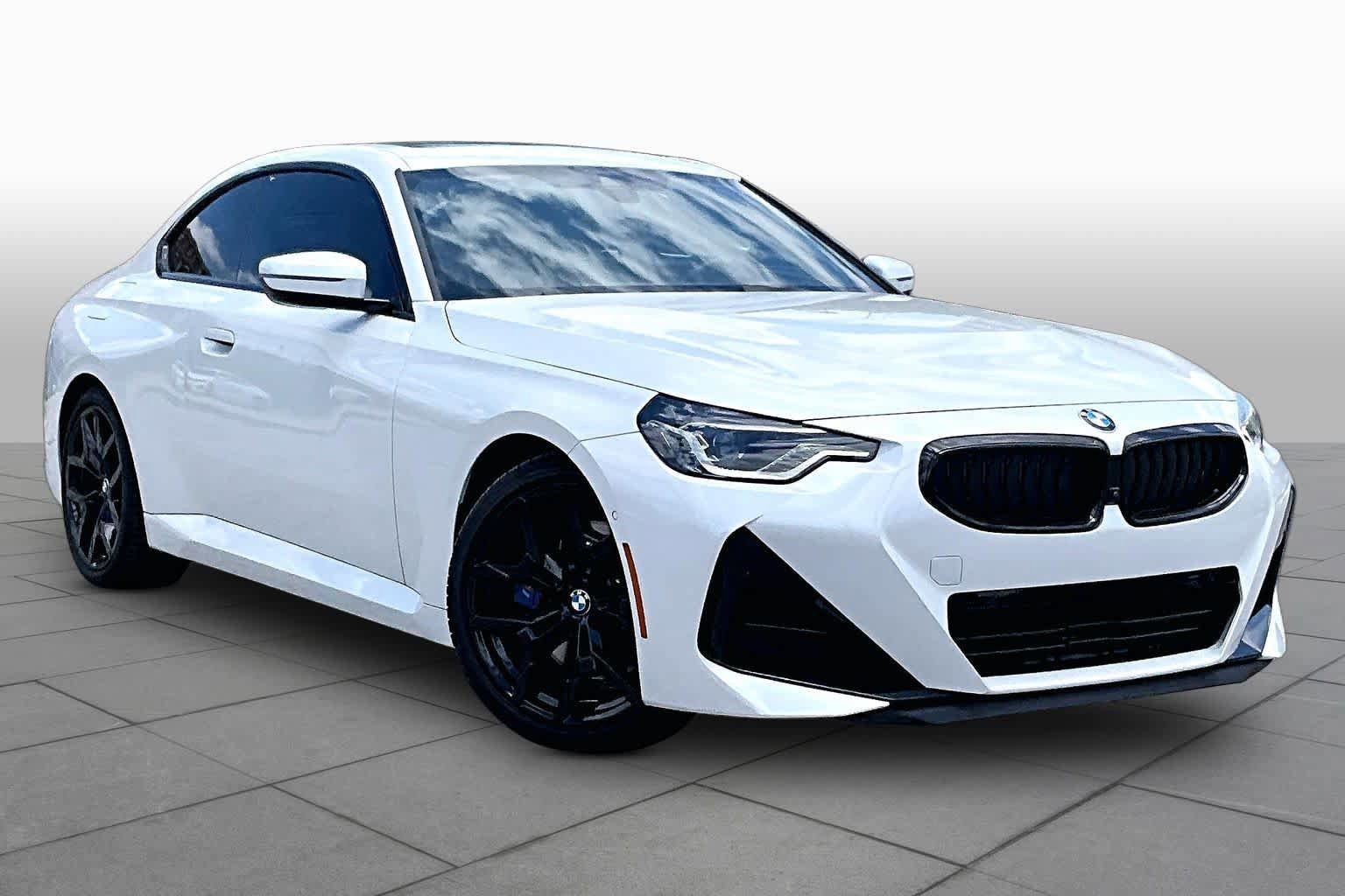 Used 2025 BMW 230i Coupe w/ M Sport Package RWD image 2