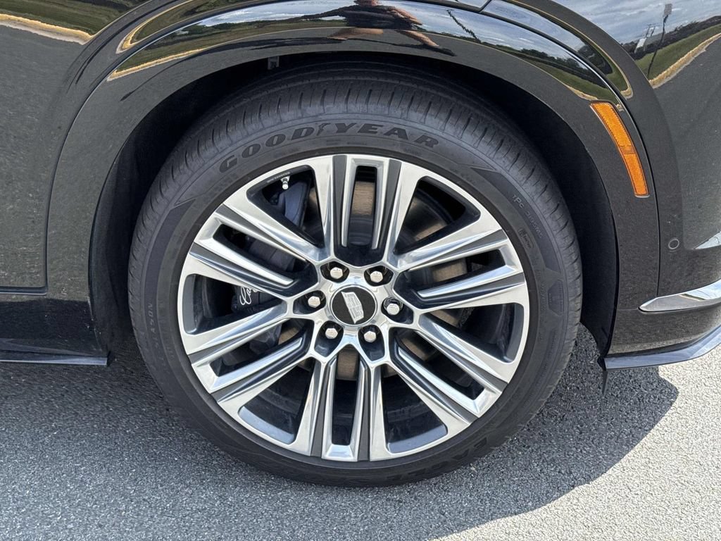 Certified 2026 Cadillac Vistiq Platinum w/ LPO, Floor Liner Package AWD/4WD image 14