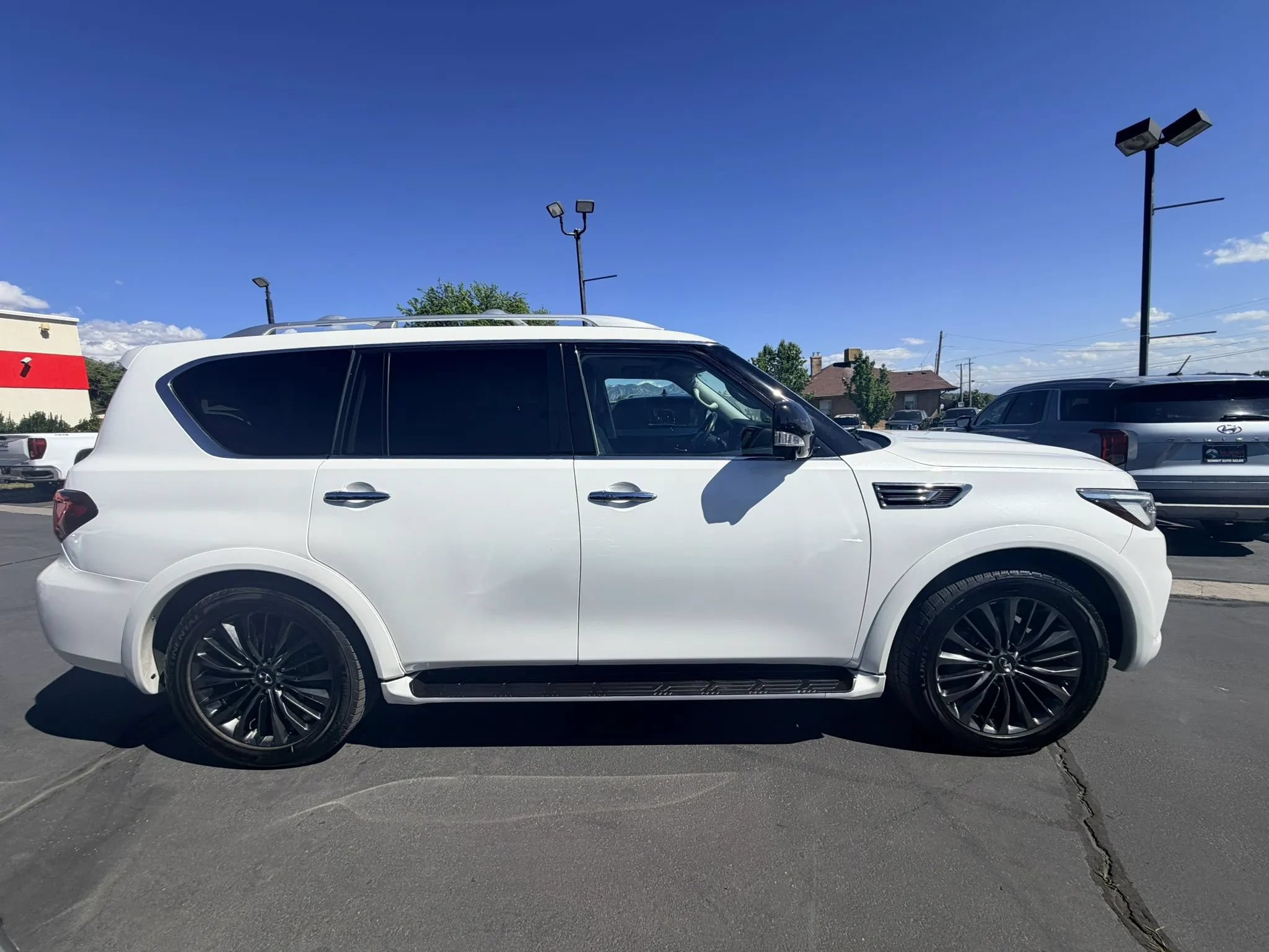 Used 2021 INFINITI QX80 Premium Select w/ All-Season Package AWD/4WD image 3