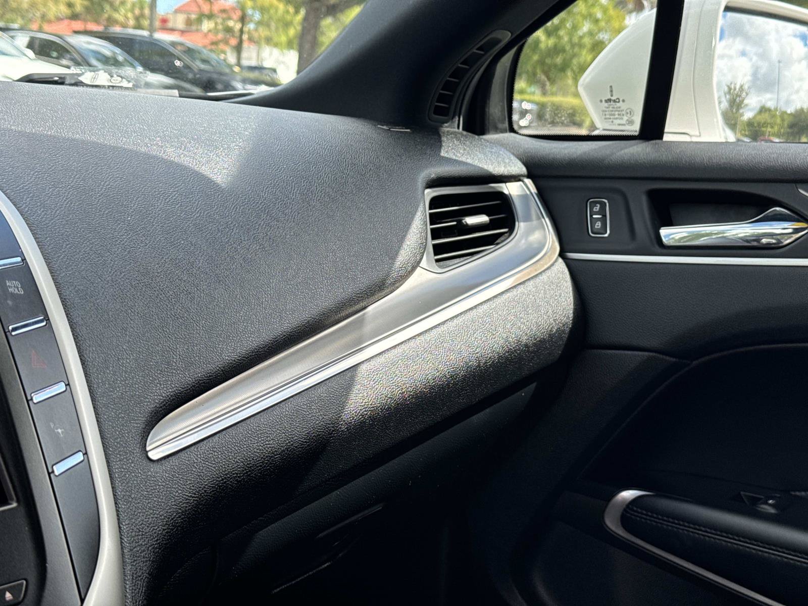 Used 2019 Lincoln MKC Reserve w/ MKC Technology Package FWD image 24