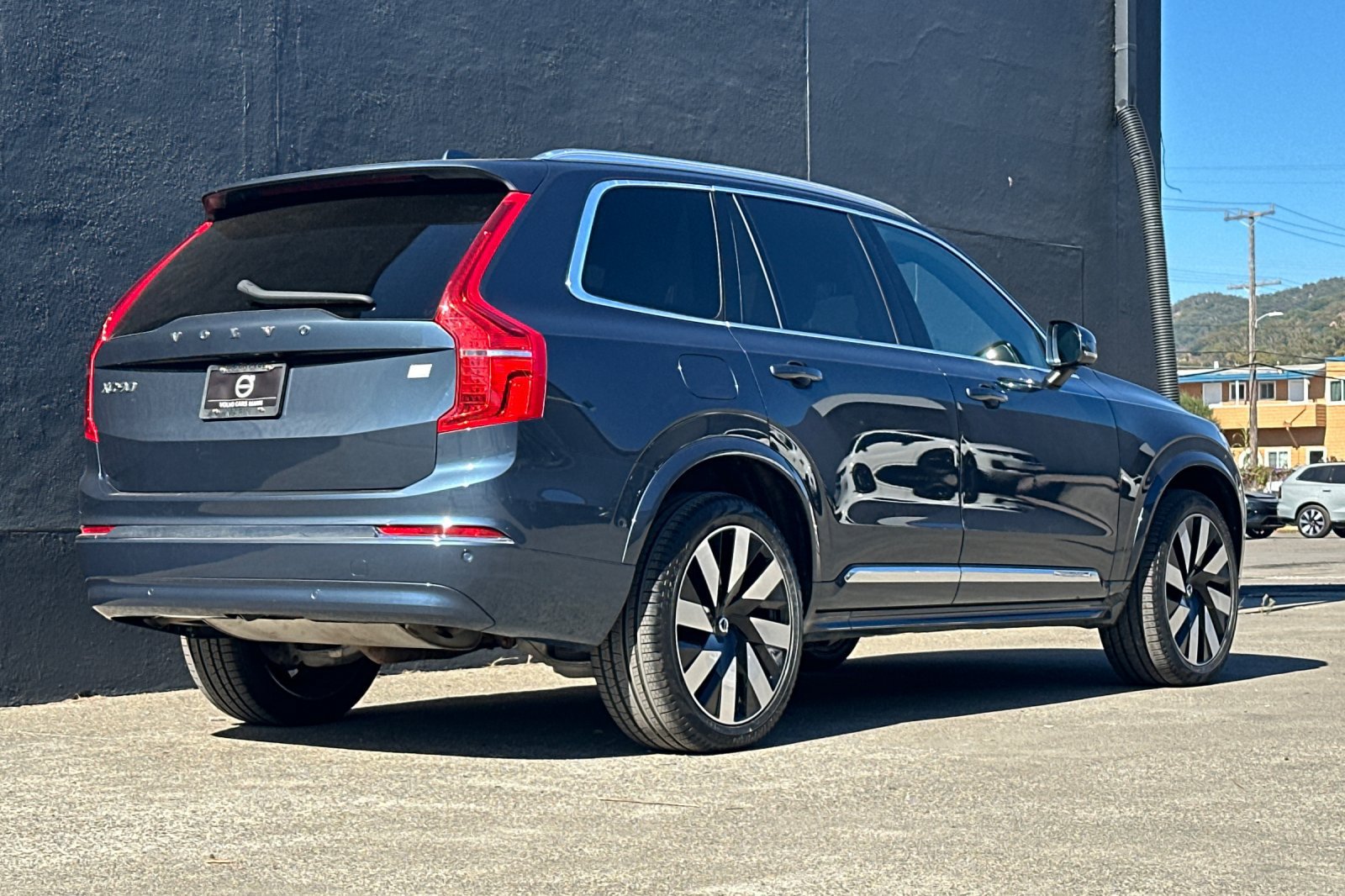 Certified 2024 Volvo XC90 T8 Ultimate w/ Protection Package AWD/4WD image 2