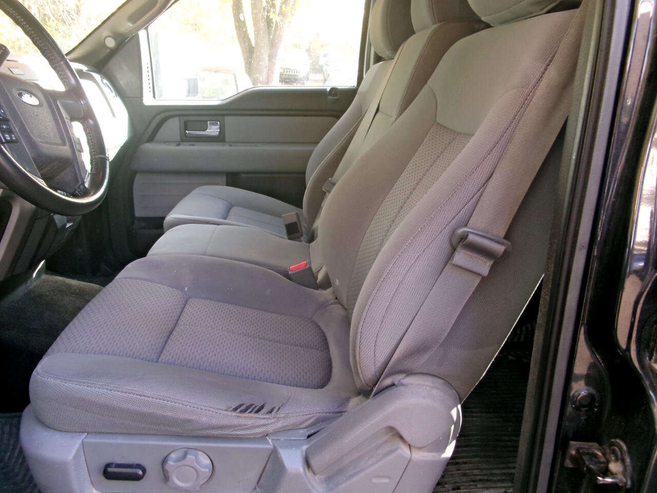 Used 2014 Ford F150 XLT w/ Equipment Group 302A Luxury image 10