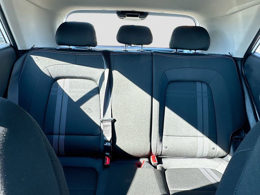 Used 2025 Hyundai Venue SEL image 21