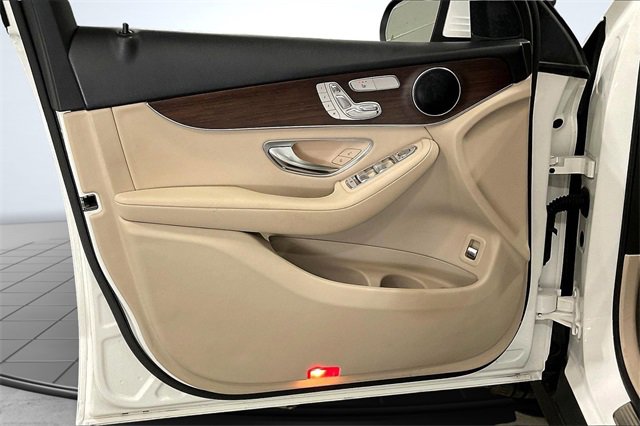 Used 2021 Mercedes-Benz GLC 300 4MATIC image 23