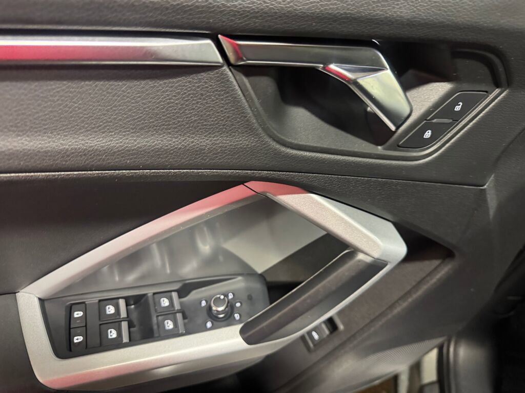 Used 2021 Audi Q3 2.0T Premium w/ Convenience Package image 4