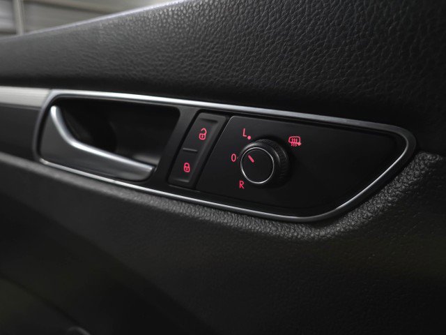 Used 2017 Volkswagen Passat 1.8T R-Line image 29