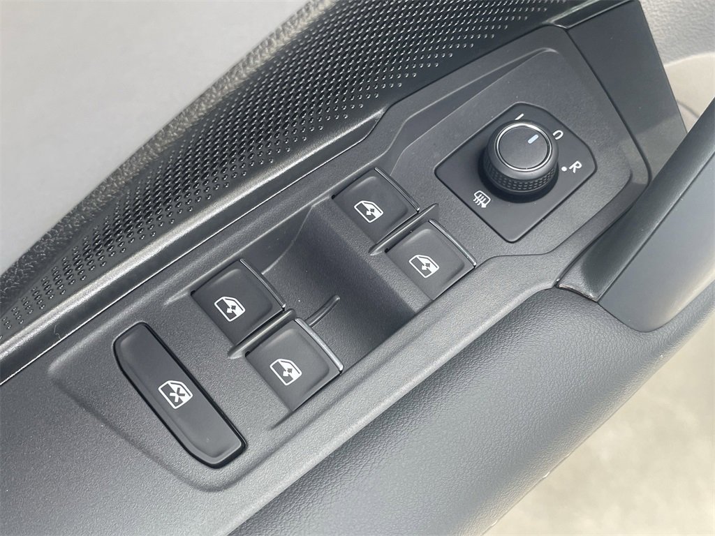 New 2025 Volkswagen Tiguan SE R-Line image 11