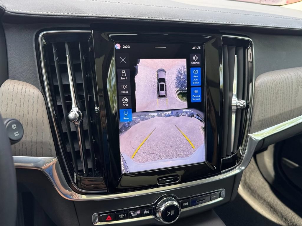 Used 2025 Volvo V90 B6 Cross Country Ultra AWD/4WD image 18