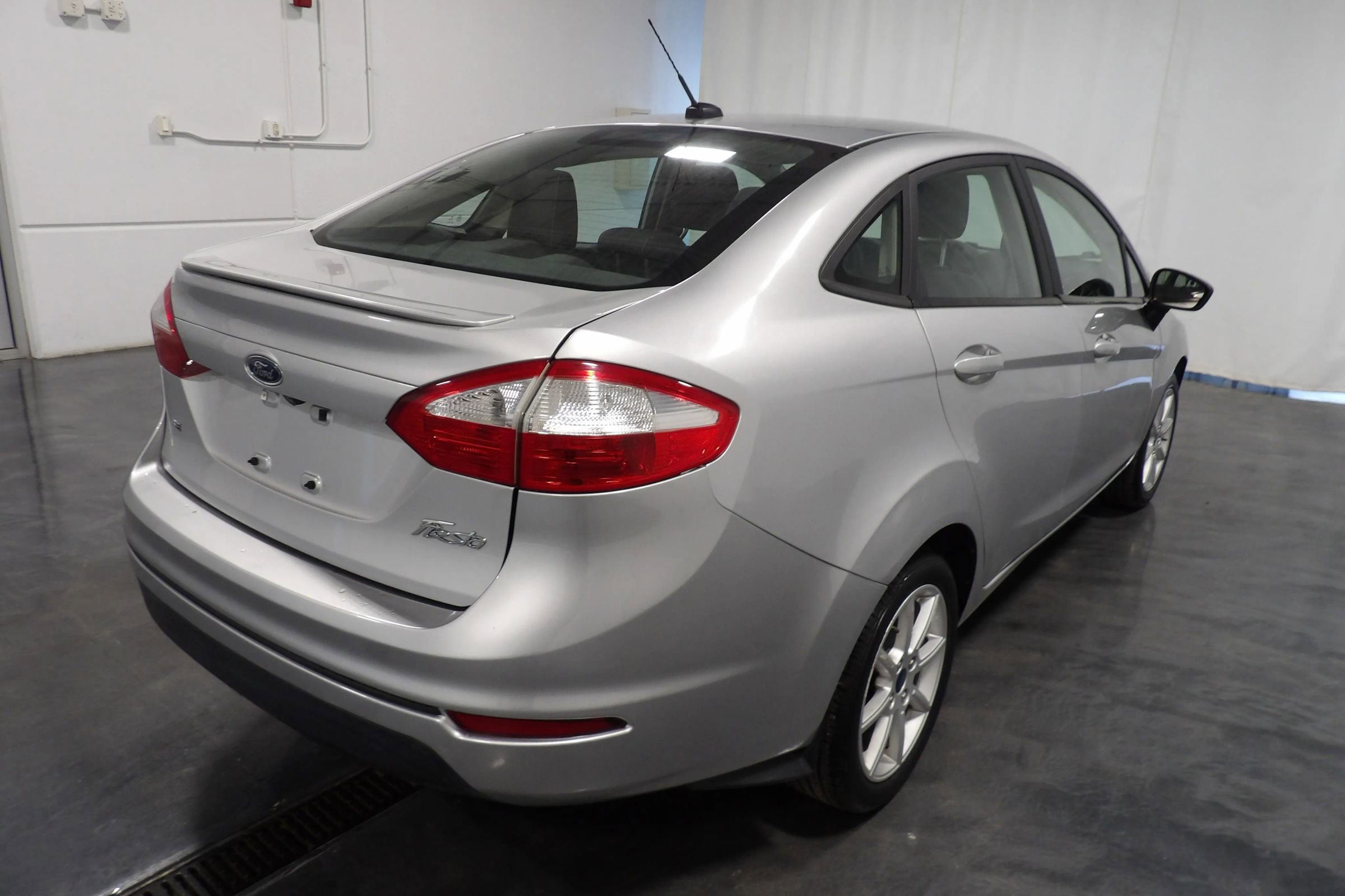 Used 2019 Ford Fiesta SE w/ Equipment Group 201A FWD image 4