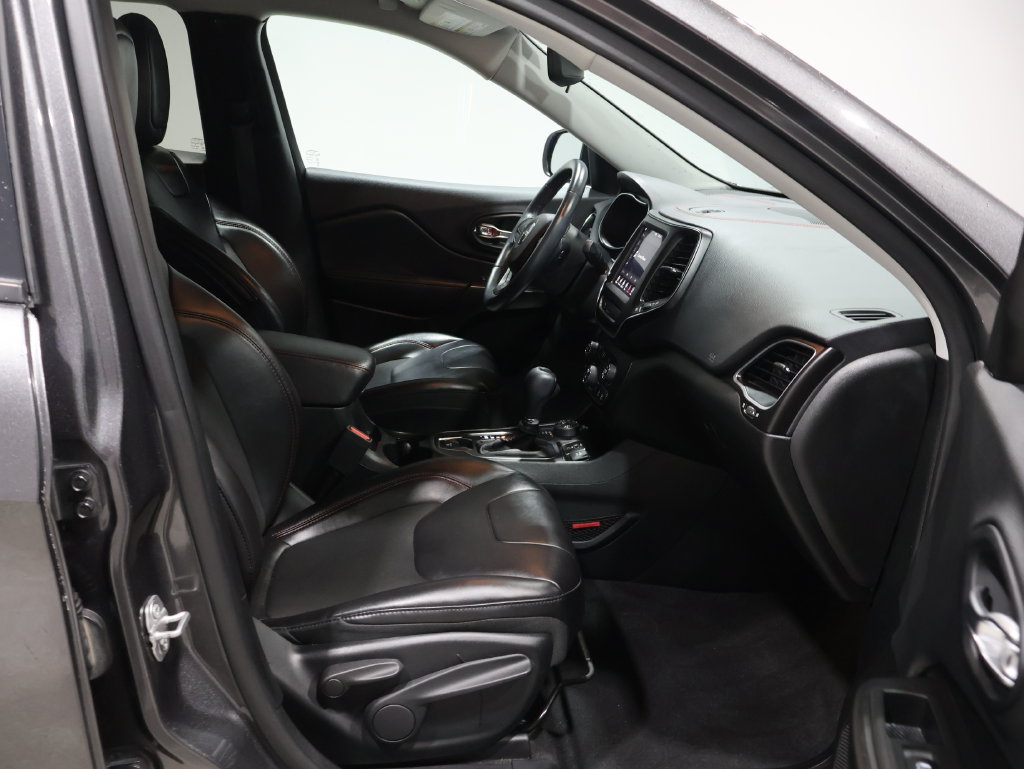 Used 2019 Jeep Cherokee Trailhawk w/ Cold Weather Group AWD/4WD image 23