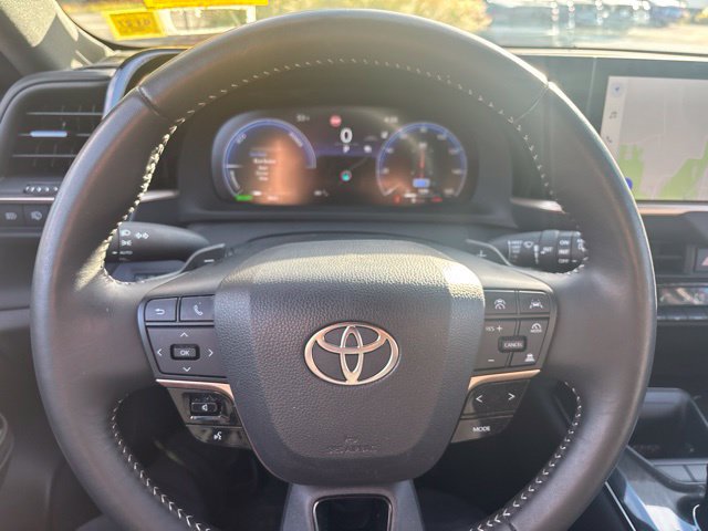 Used 2025 Toyota Crown Signia AWD/4WD image 16