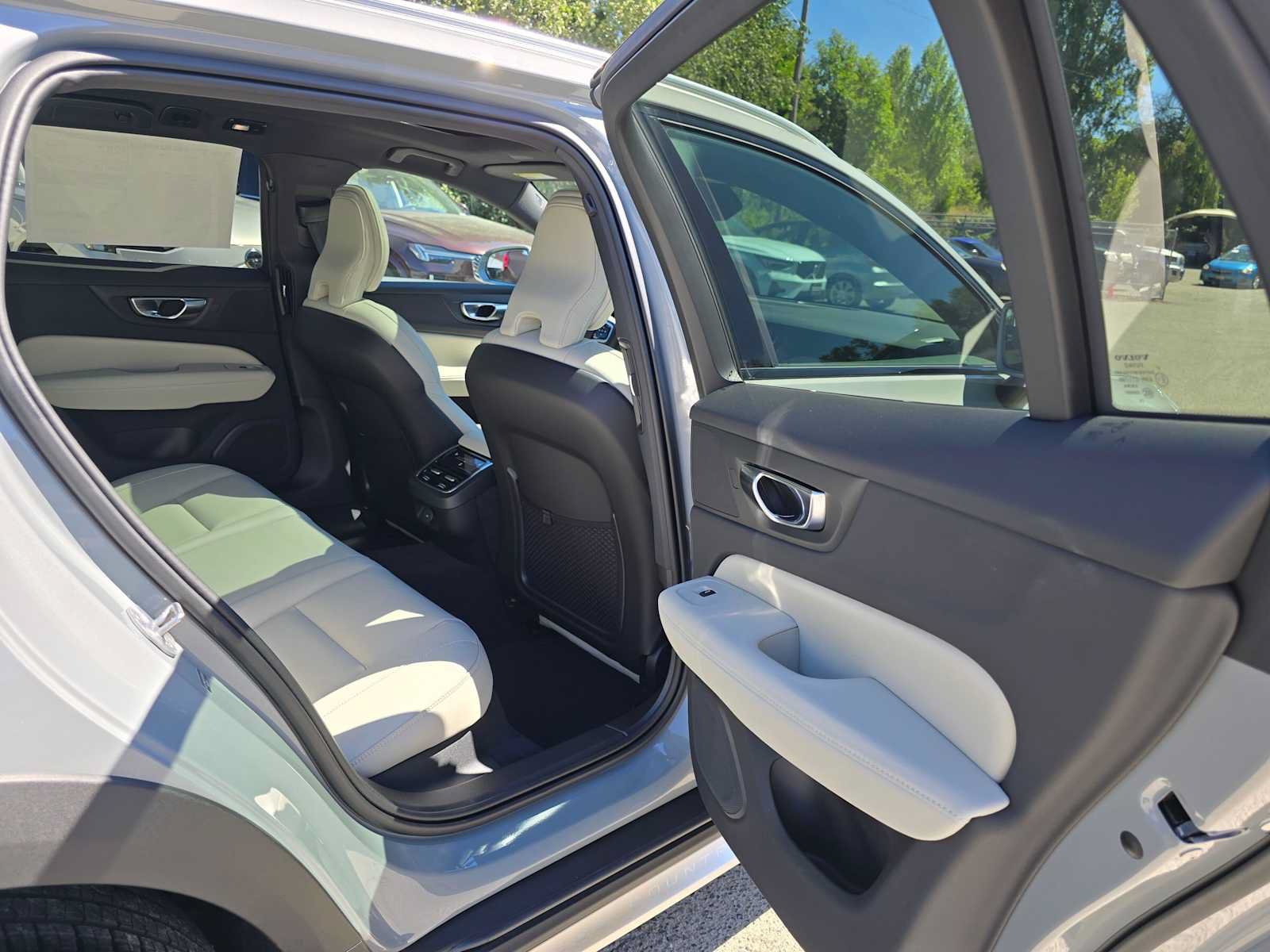New 2026 Volvo V60 B5 Cross Country Ultra w/ Climate Package AWD/4WD image 13