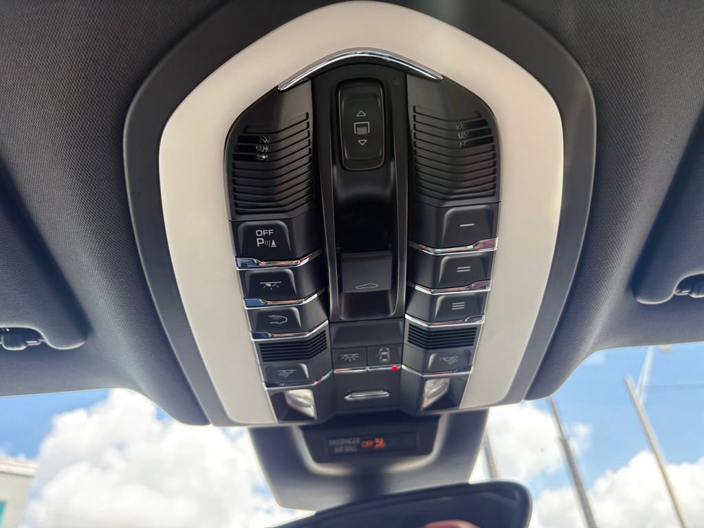 Used 2018 Porsche Macan S AWD/4WD image 25