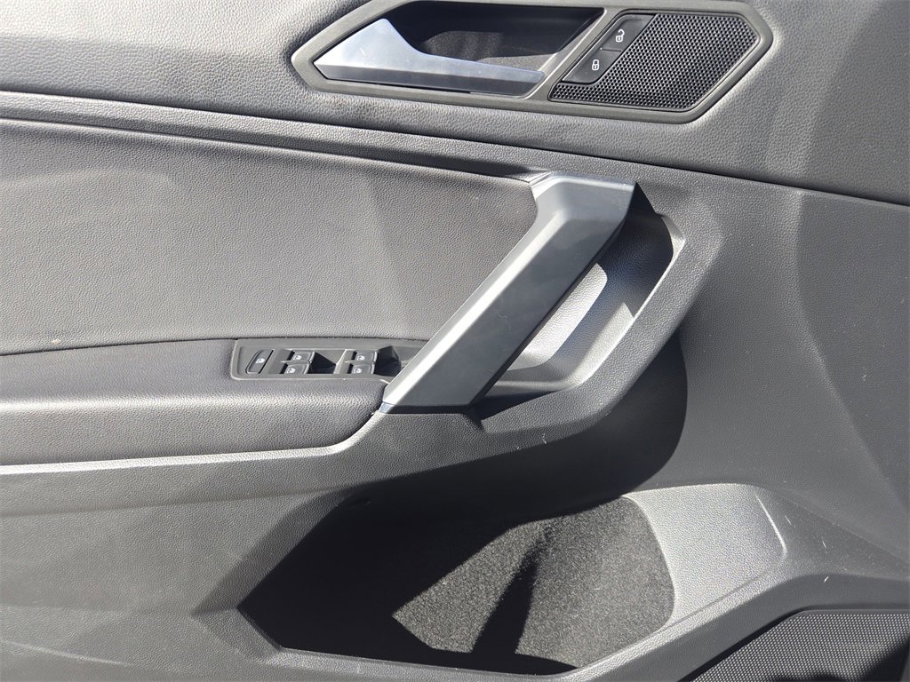 Used 2019 Volkswagen Tiguan SE image 24