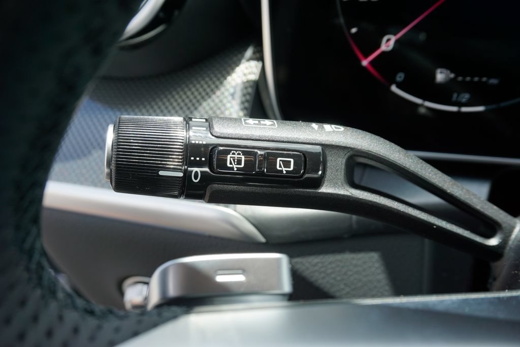 Certified 2025 Mercedes-Benz GLC 300 4MATIC image 27
