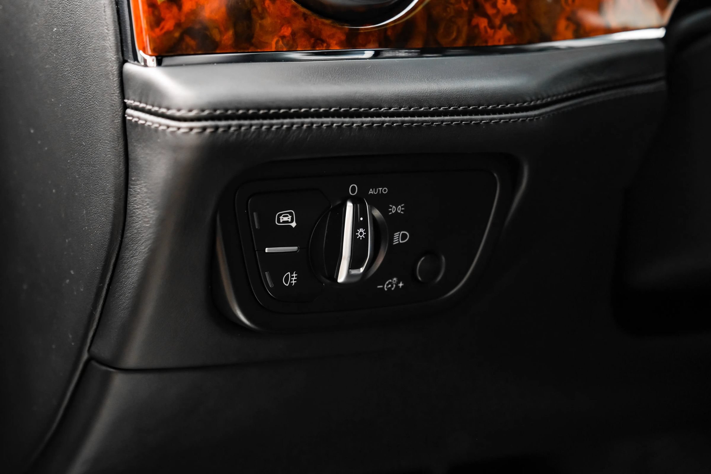 Used 2019 Bentley Bentayga AWD/4WD image 18