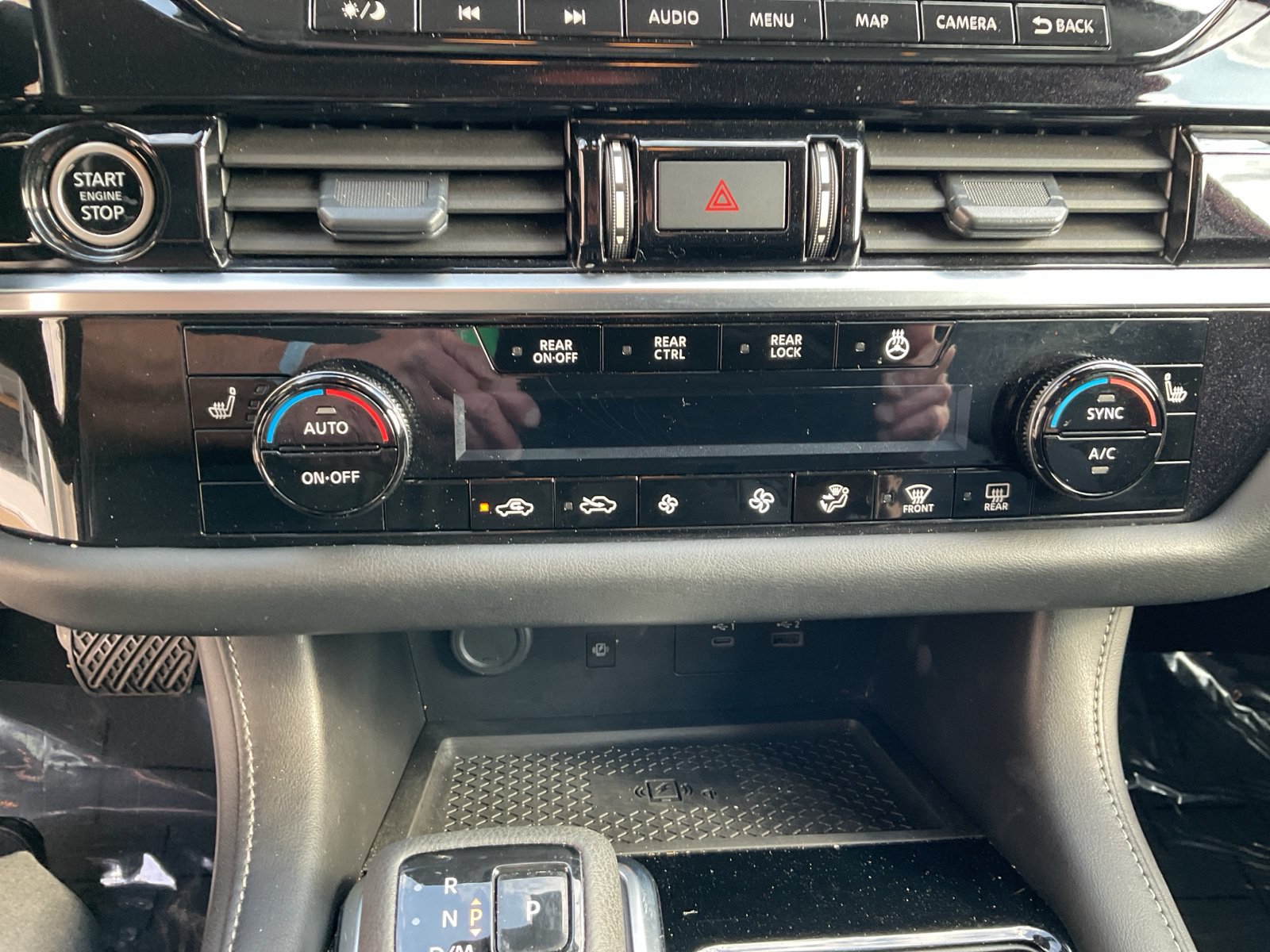 Used 2024 Nissan Pathfinder SL FWD image 12