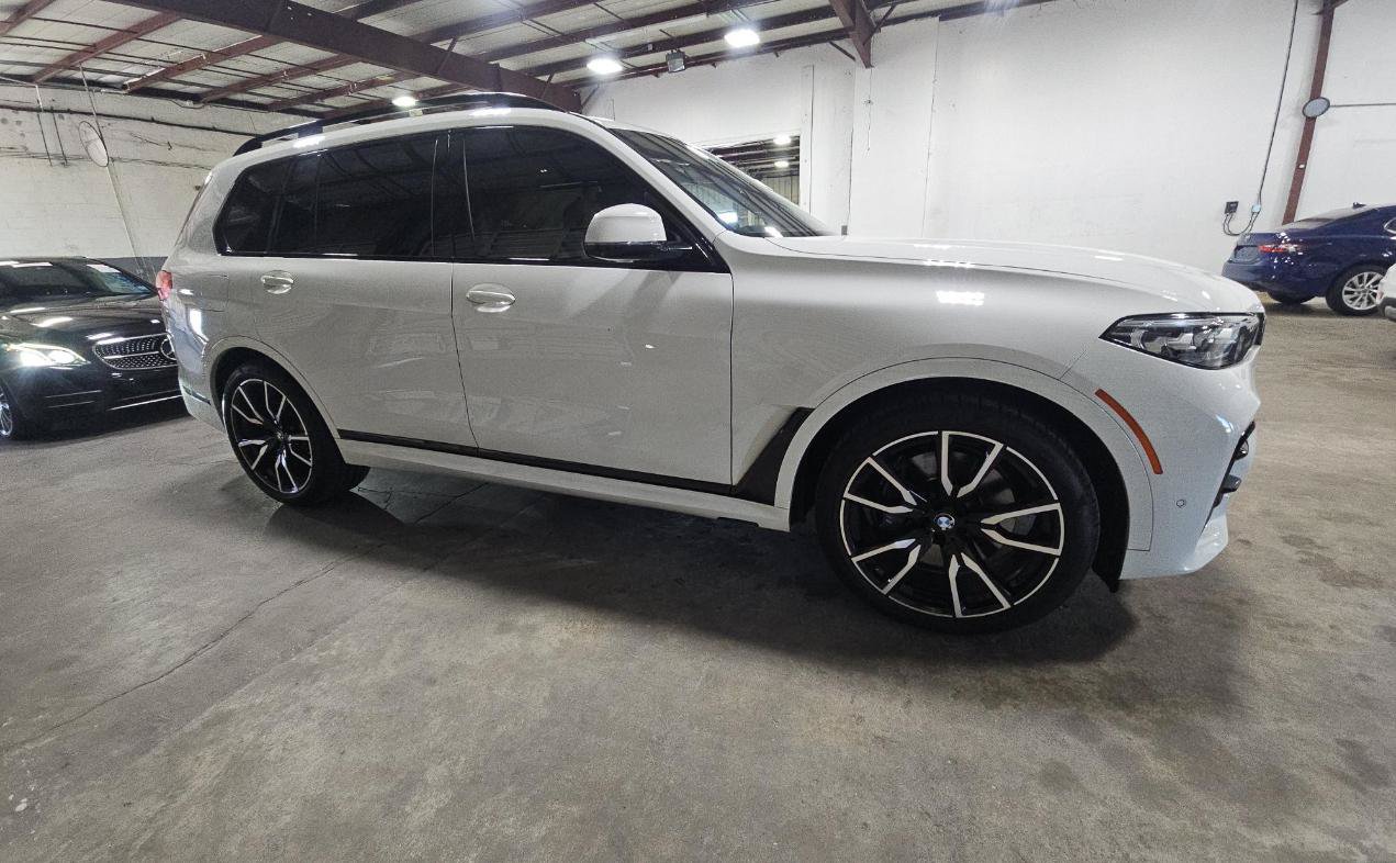 Used 2020 BMW X7 xDrive40i w/ M Sport Package AWD/4WD image 3