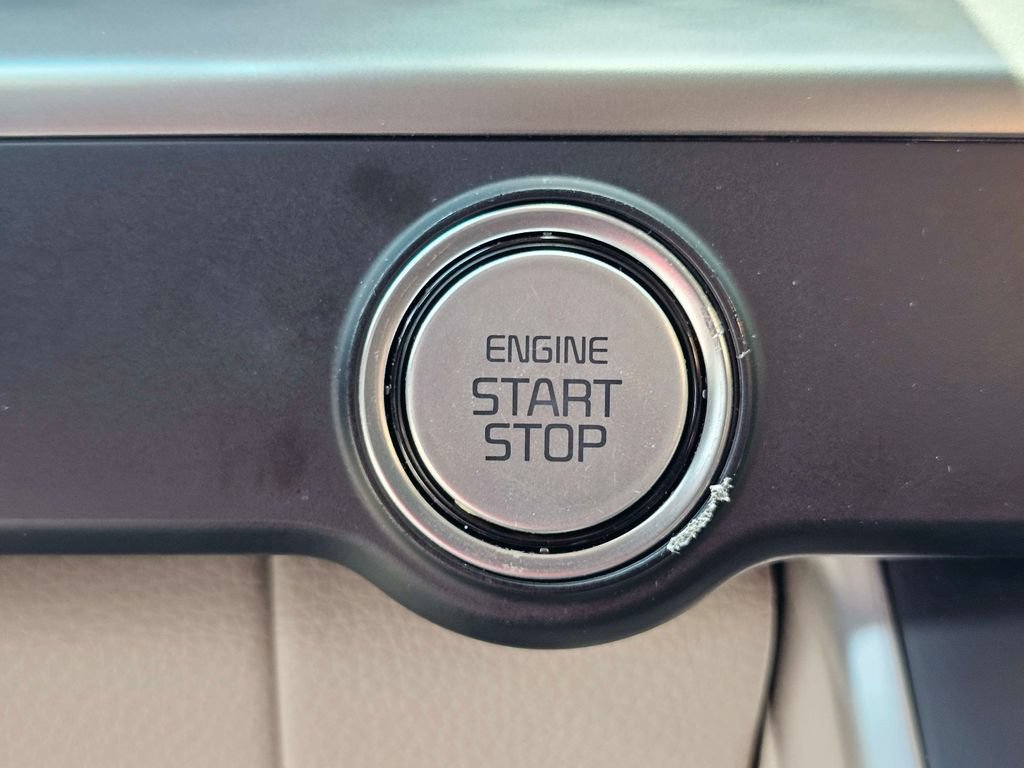 Certified 2023 Kia Carnival LX FWD image 24