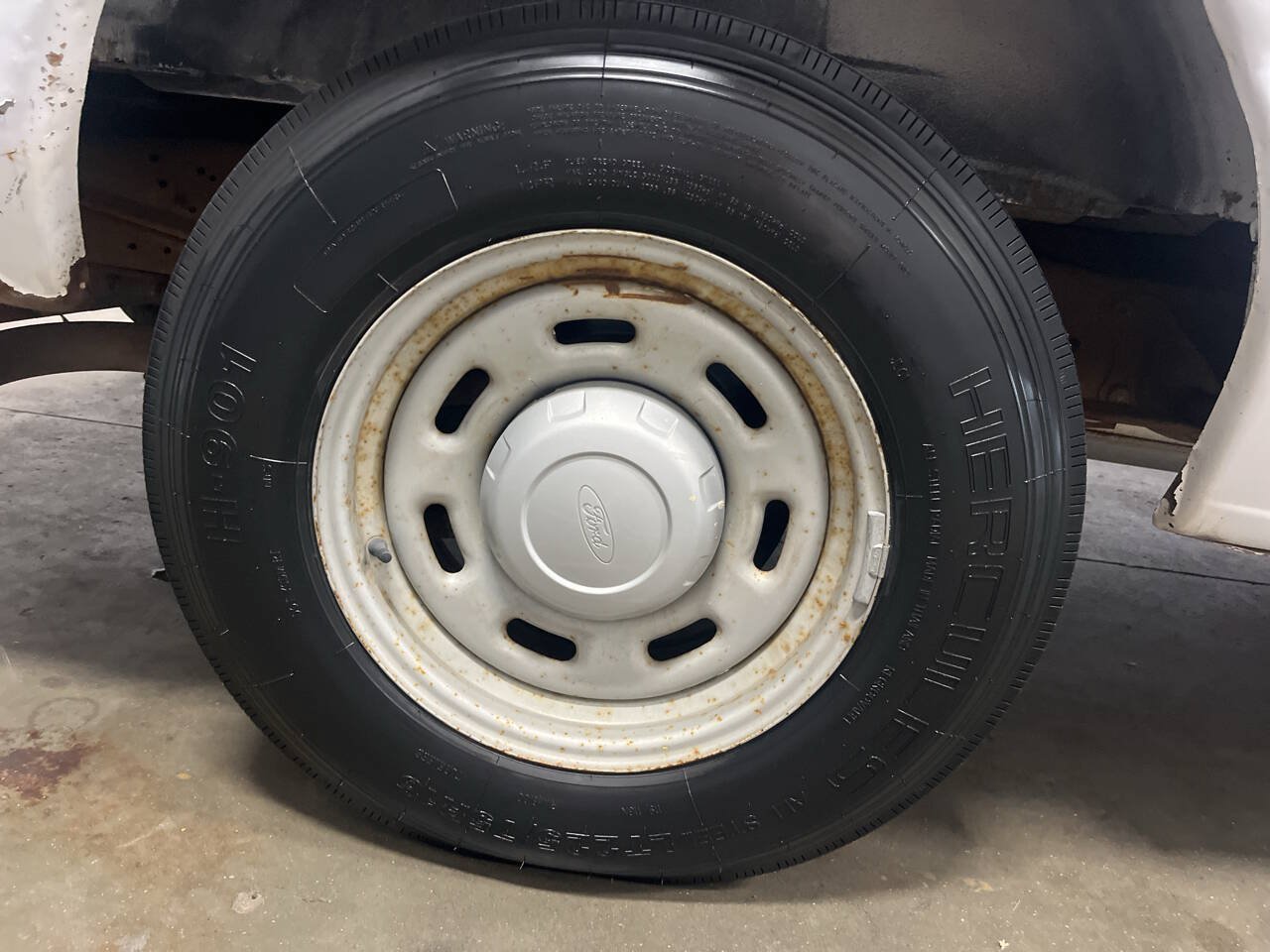 Used 2005 Ford E-150 and Econoline 150 RWD image 6