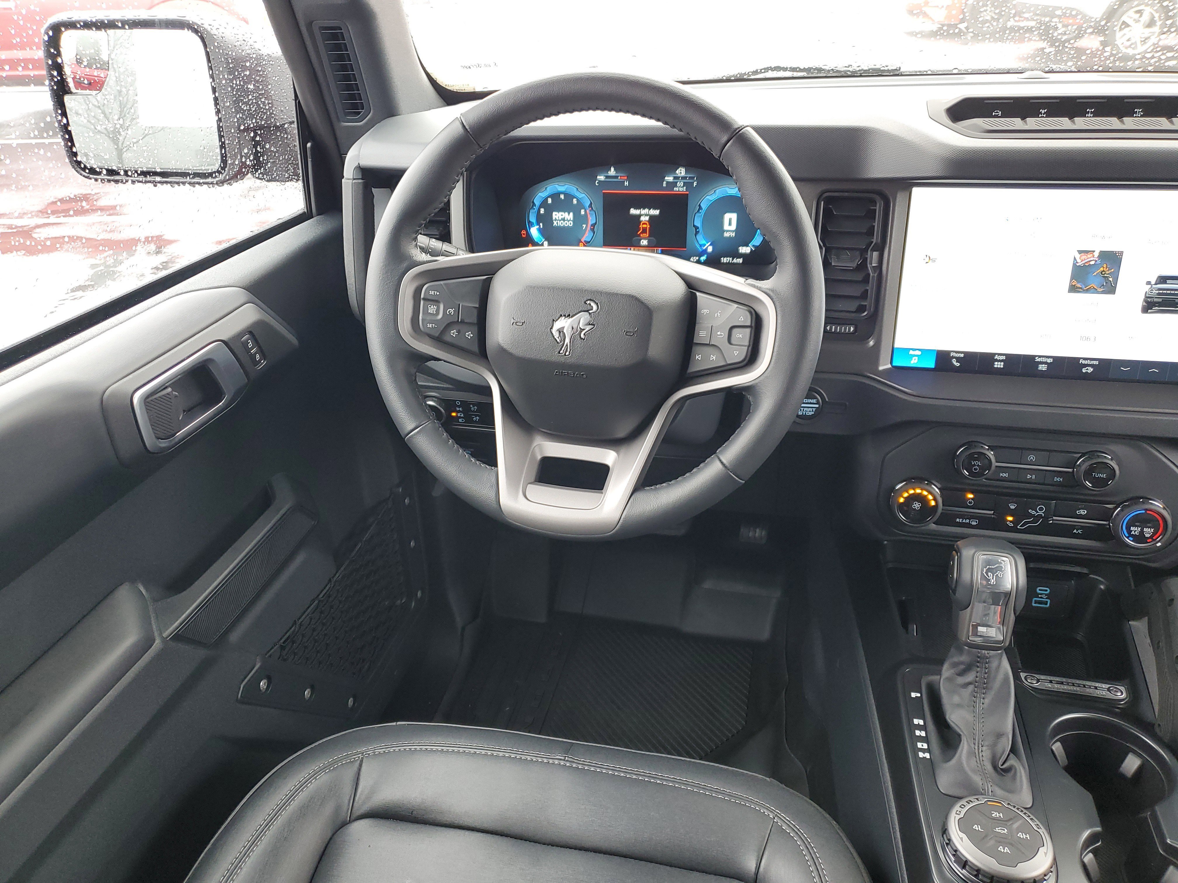 Used 2025 Ford Bronco Badlands image 9