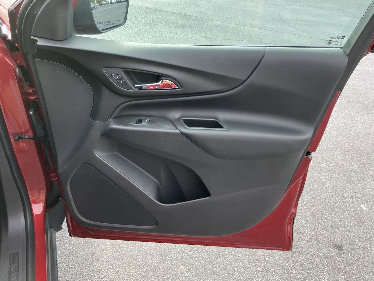 Used 2020 Chevrolet Equinox LT image 30