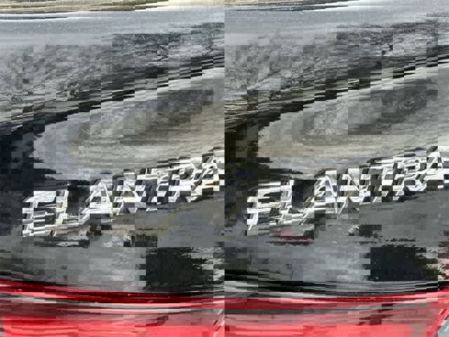 Used 2014 Hyundai Elantra SE image 20