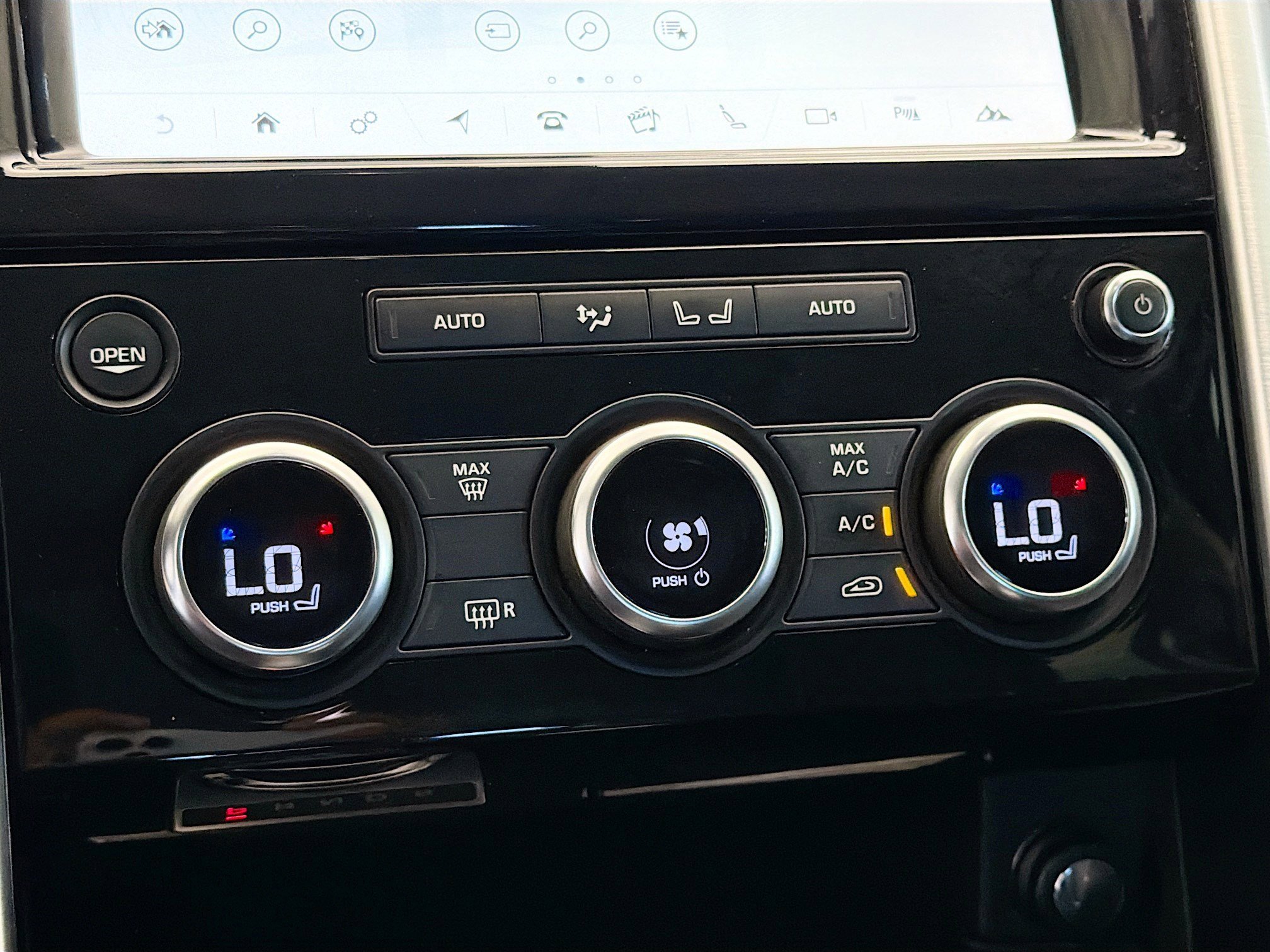 Used 2017 Land Rover Discovery HSE Luxury image 10