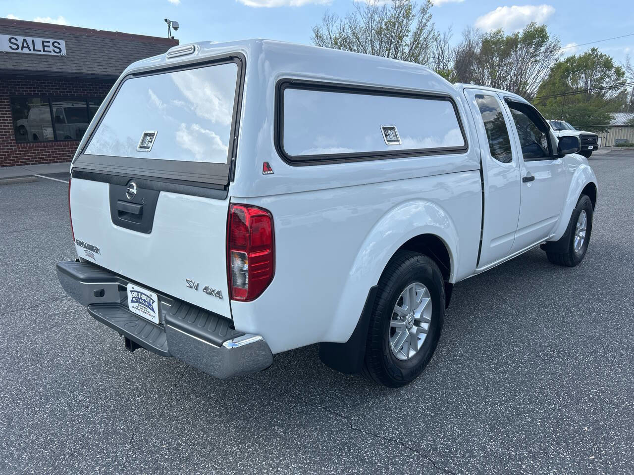 Used 2019 Nissan Frontier SV image 9