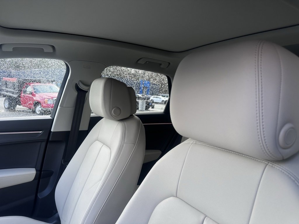 Used 2024 Audi Q3 2.0T Premium Plus w/ Premium Plus Package image 14