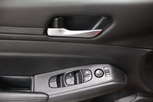 Used 2024 Nissan Altima 2.5 SV FWD image 17