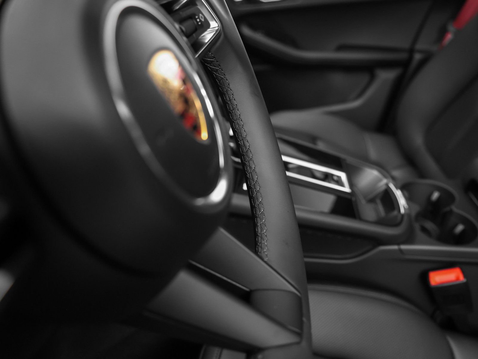 Certified 2025 Porsche Macan image 30