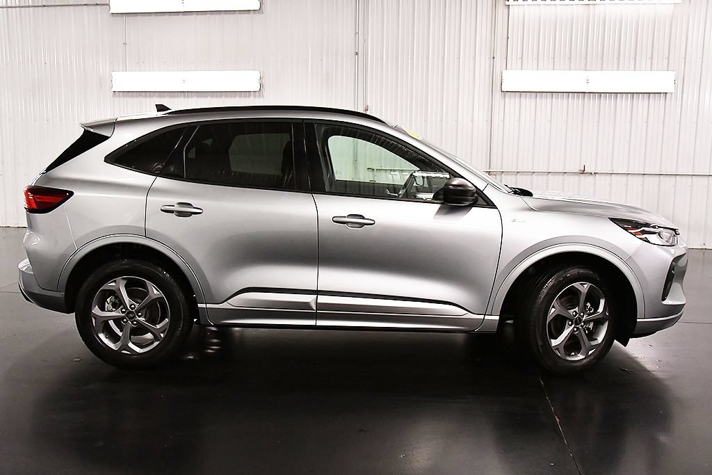 Used 2023 Ford Escape ST-Line w/ Tech Pack #1 AWD/4WD image 8