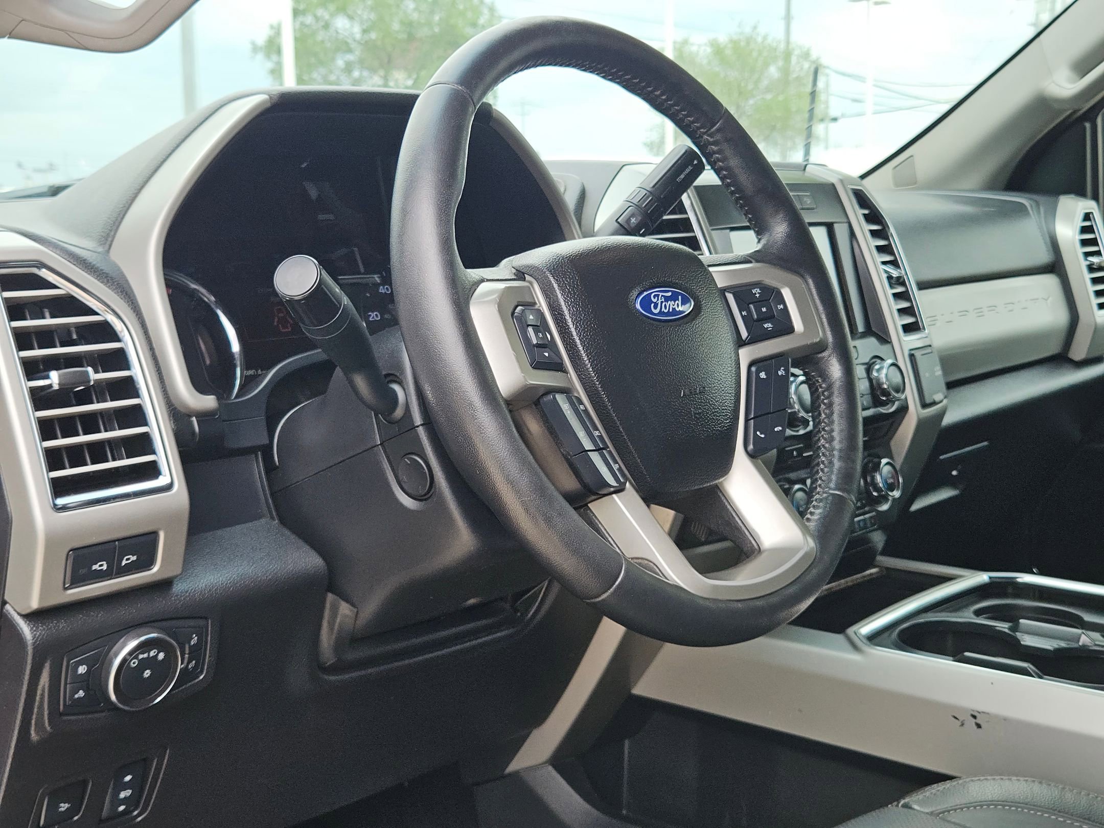 Used 2017 Ford F250 Lariat w/ Lariat Ultimate Package AWD/4WD image 10
