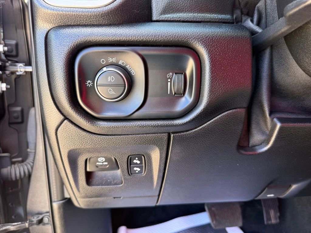 Used 2020 RAM 1500 Big Horn AWD/4WD image 34
