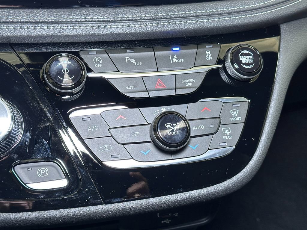 New 2026 Chrysler Pacifica Select AWD/4WD image 33