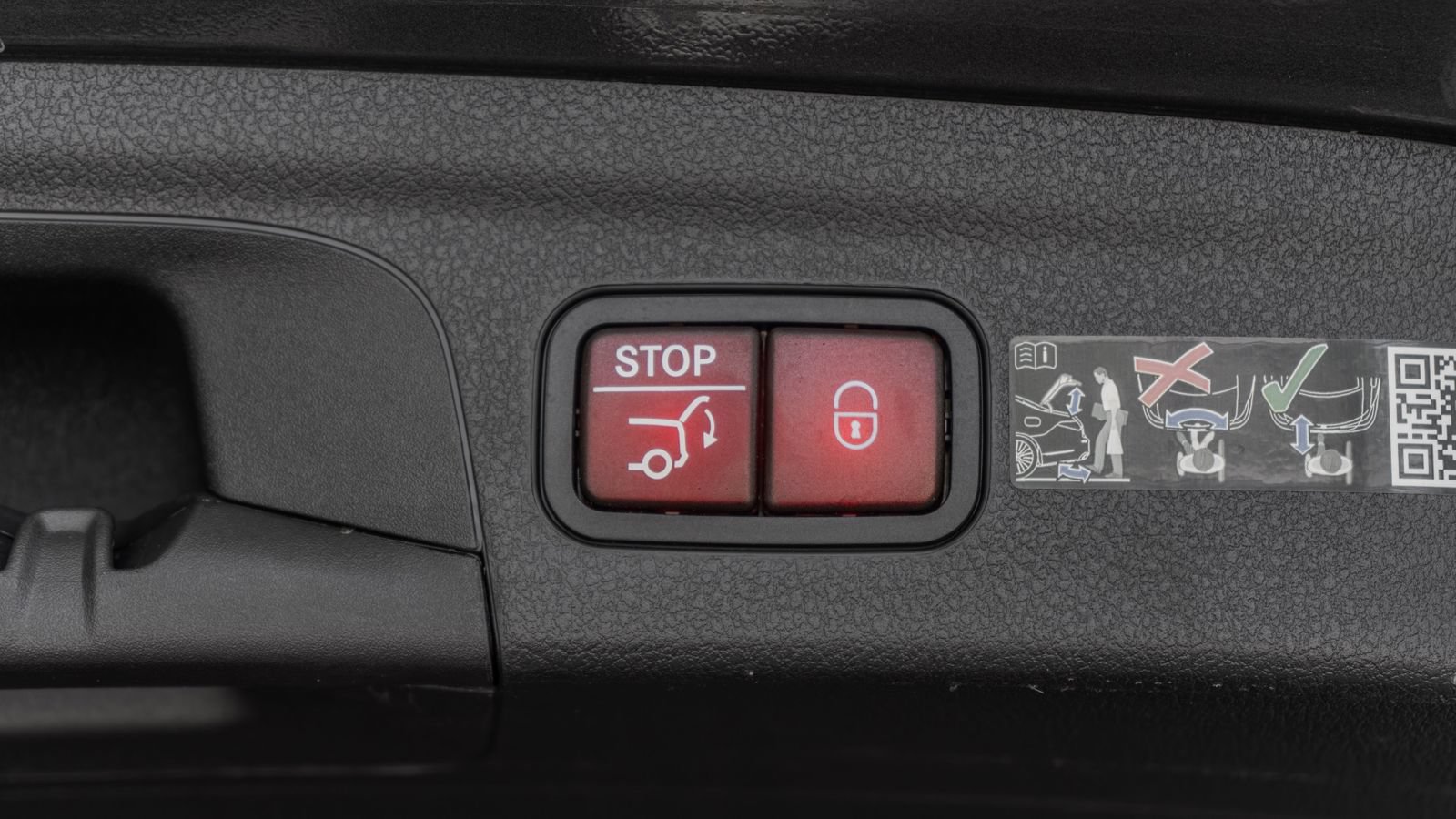 Used 2025 Mercedes-Benz GLE 450e 4MATIC image 35