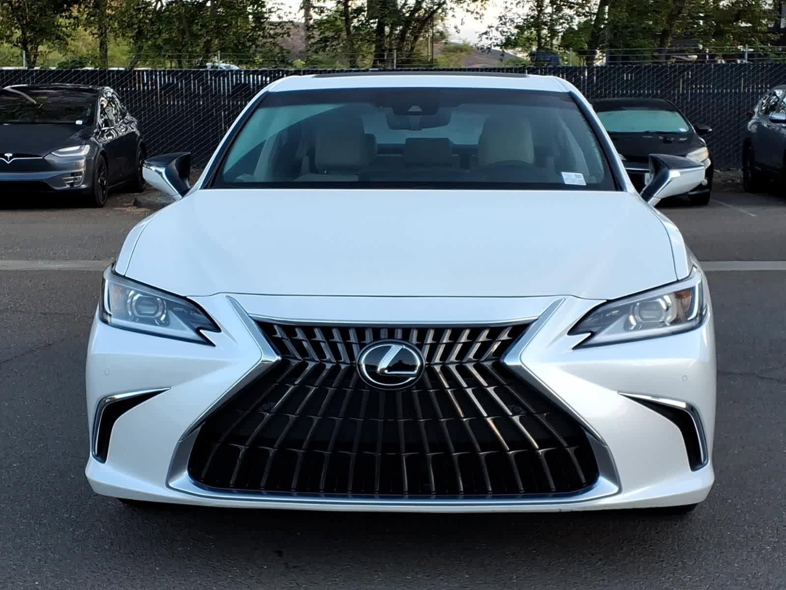 Used 2024 Lexus ES 300h w/ Premium Package FWD image 2
