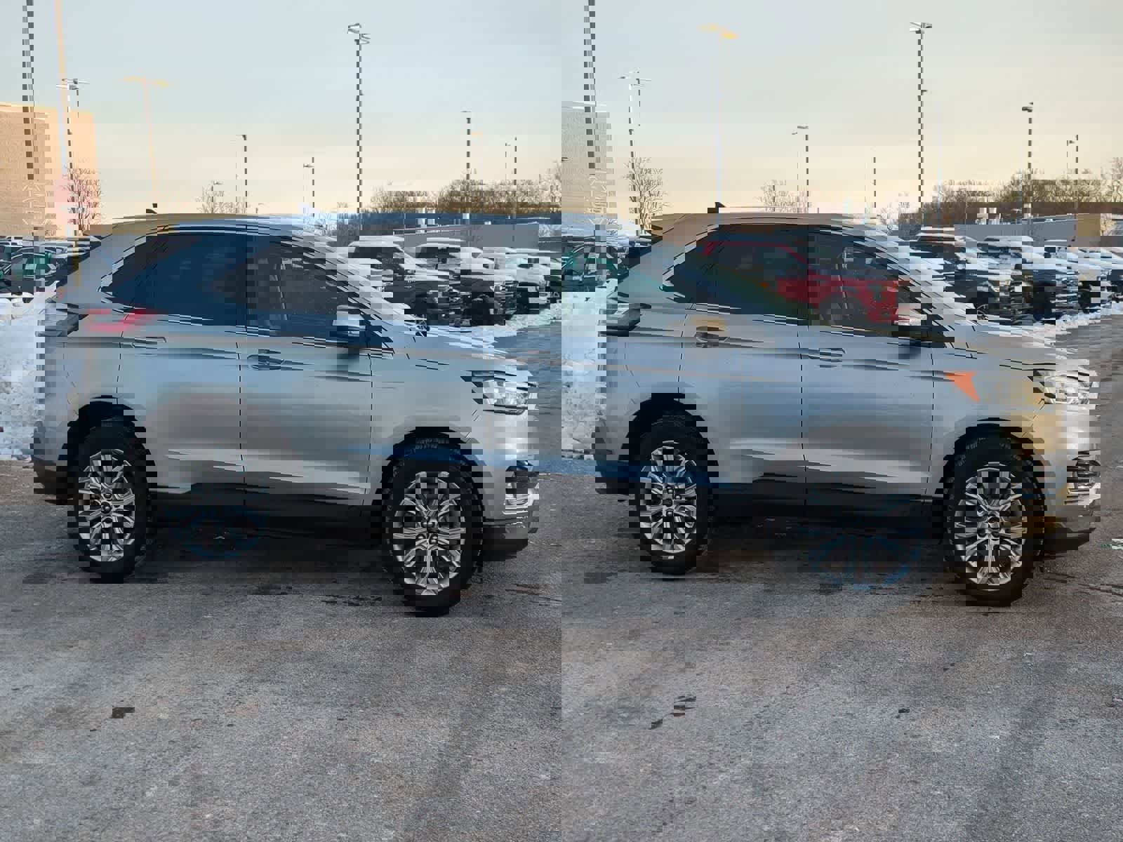 Used 2024 Ford Edge Titanium image 9