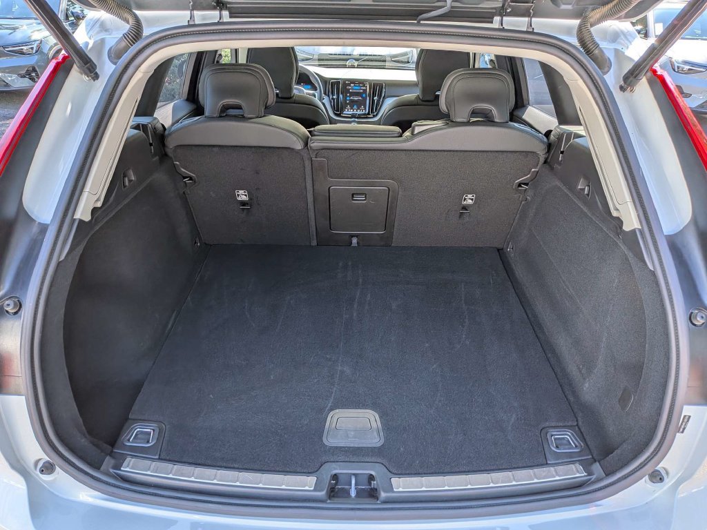 Certified 2025 Volvo XC60 B5 Plus AWD/4WD image 12