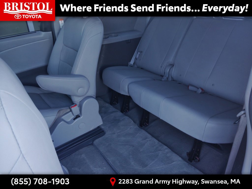 Used 2015 Toyota Sienna XLE FWD image 13
