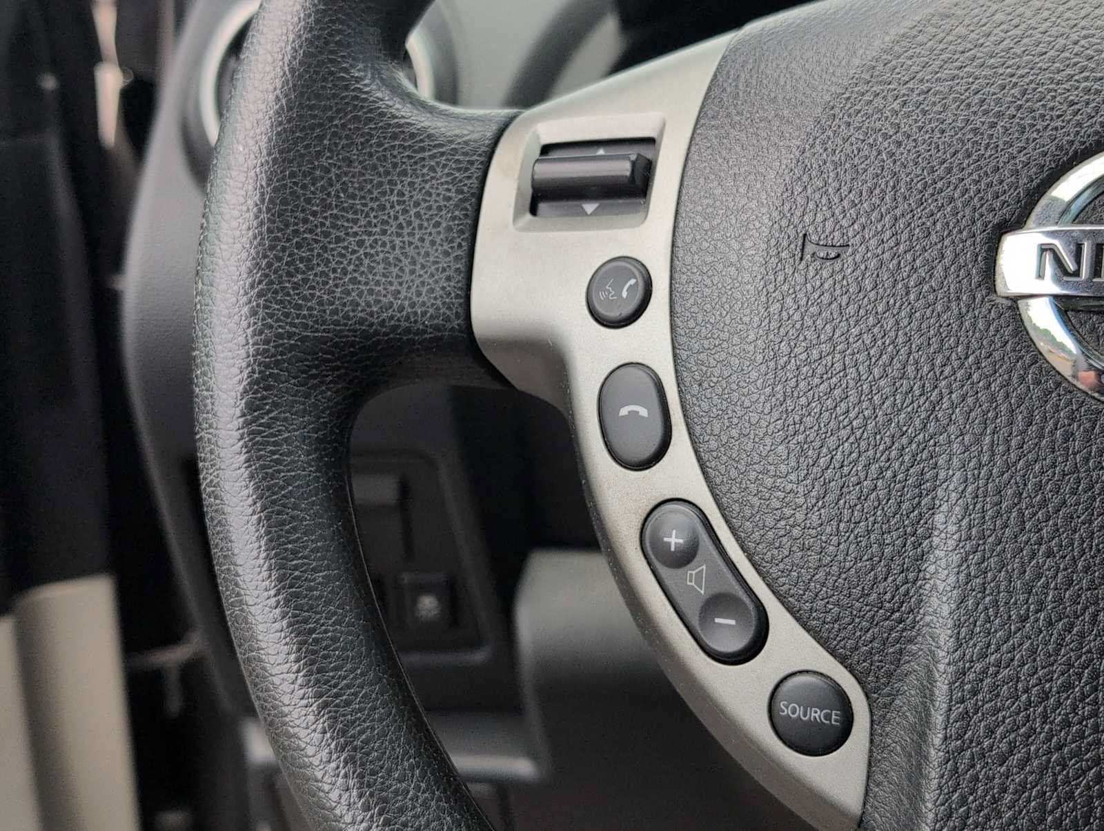 Used 2013 Nissan Rogue SV FWD image 23